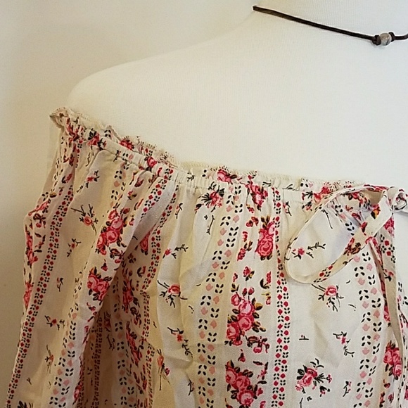 NWT🌸Floral Off the Shoulder Top 3/4 Sleeves - Picture 3 of 8